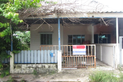 หมู่บ้านเรือนแก้วมาบยางพร