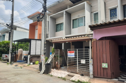 หมู่บ้าน วี วิลเลจ นวนคร
