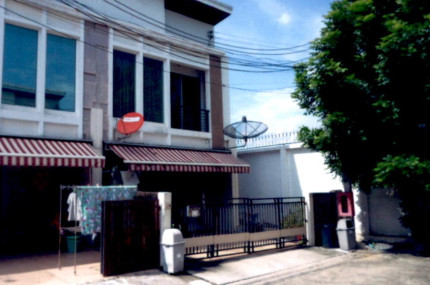 หมู่บ้านบ้านกลางเมือง S-SENSE(อ่อนนุช วงแหวน)