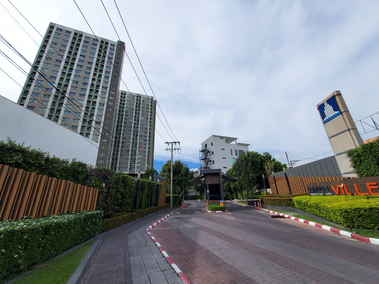 คอนโดมิเนียม โครงการลุมพินี วิลล์ นครอินทร์  ริเวอร์วิว ทับ 765