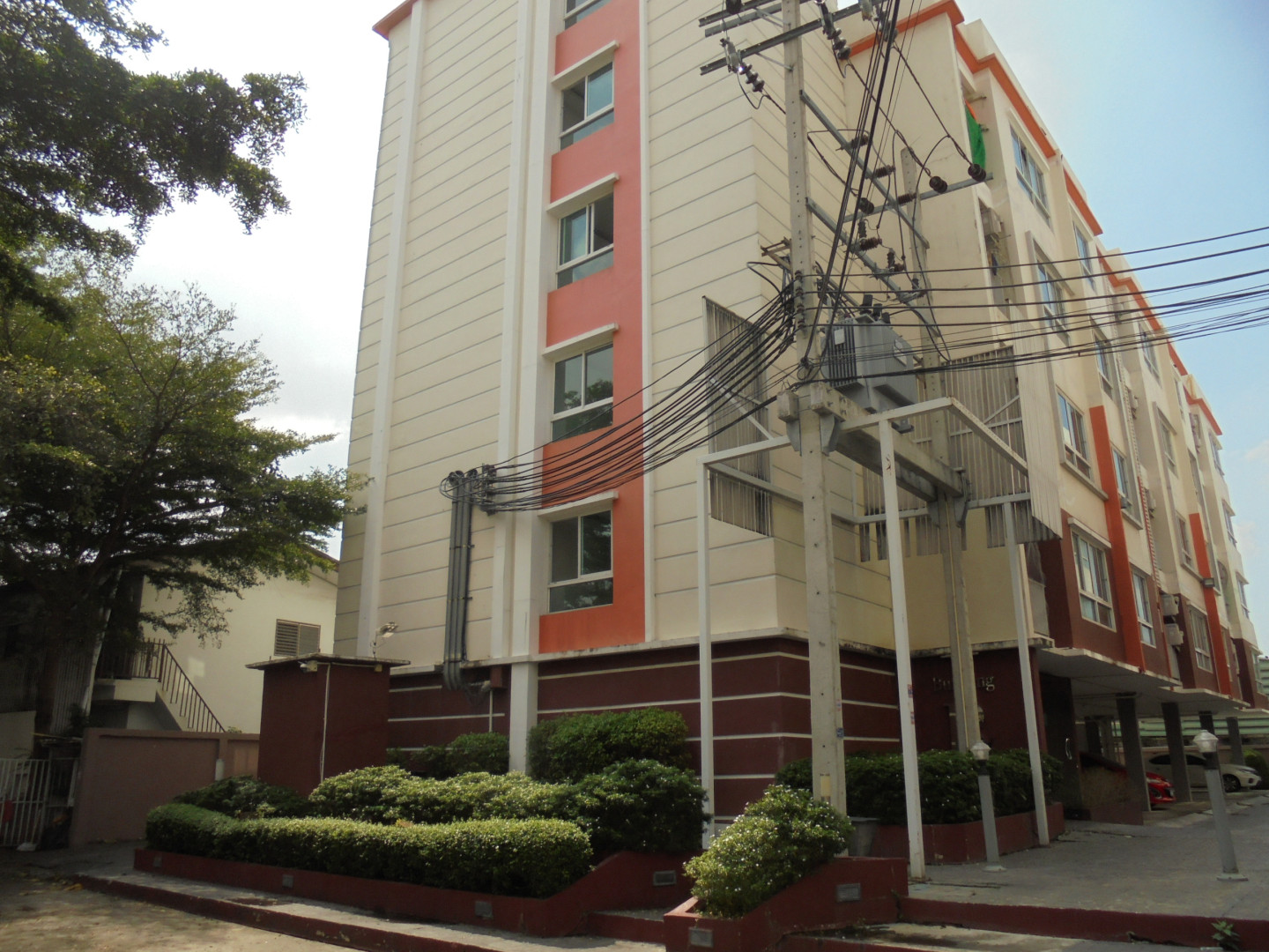 อาคารชุด โมเดิร์น คอนโด 2 ทับ 206