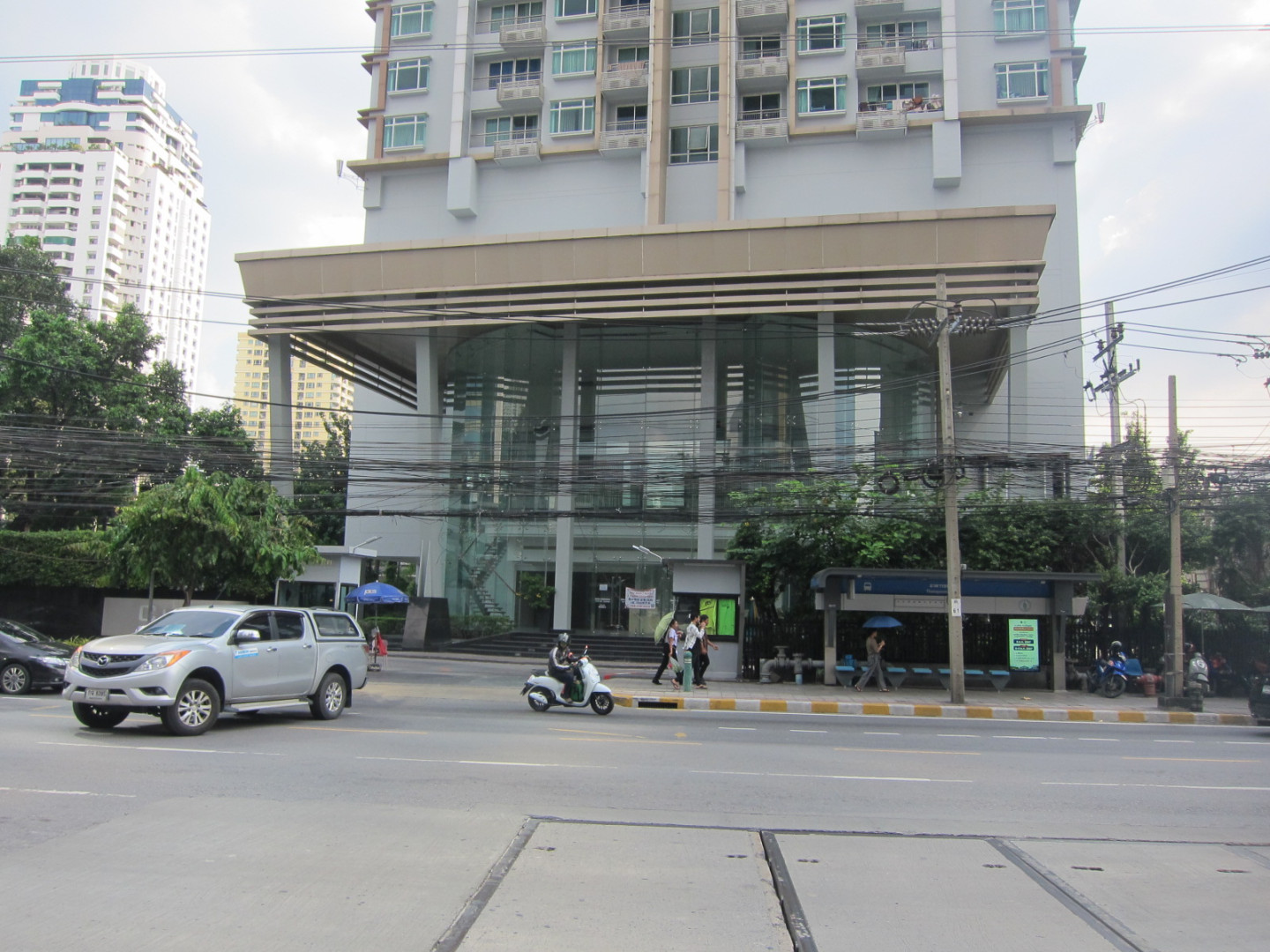 อาคารชุด เซอร์เคิล คอนโดมิเนียม