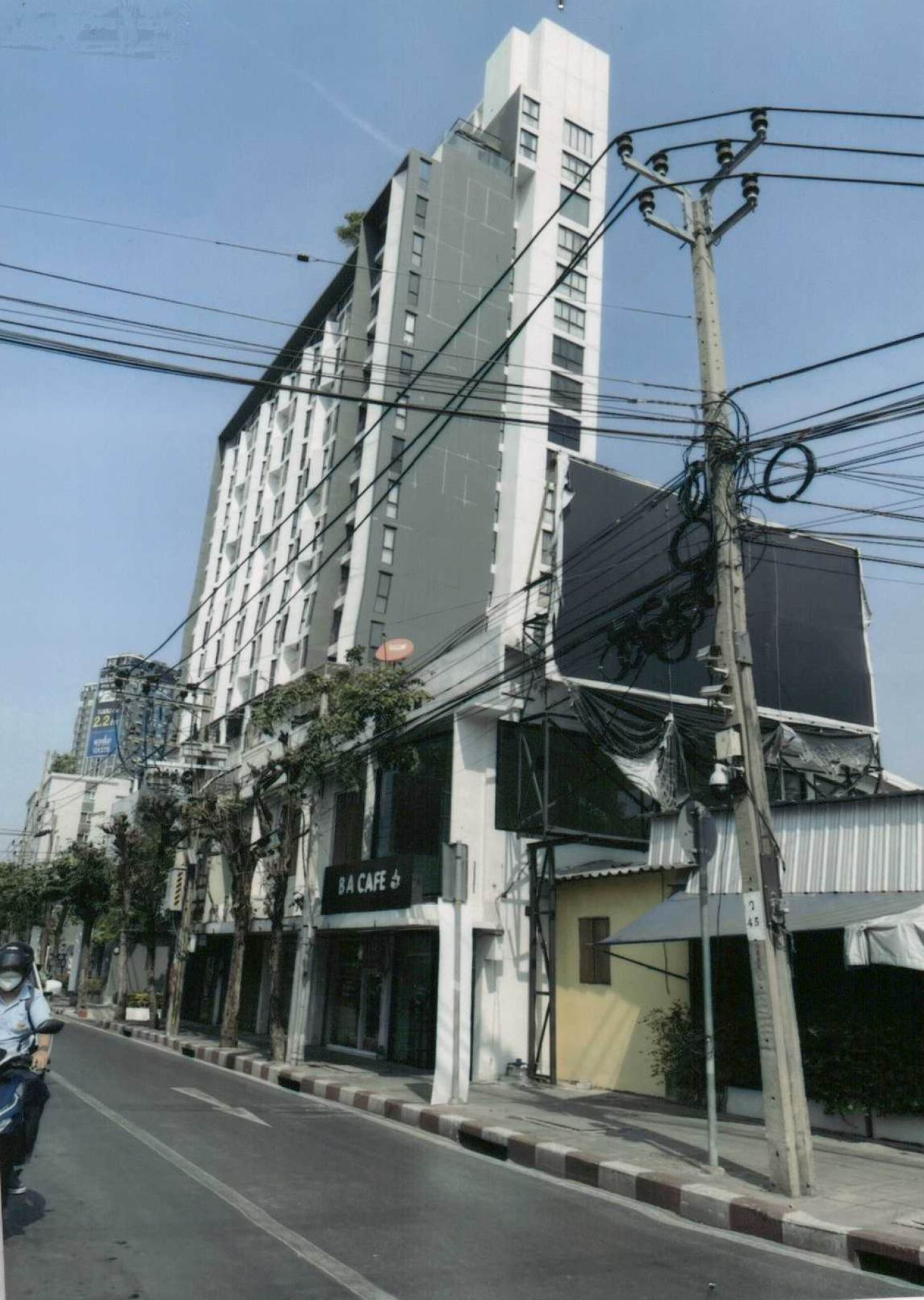 เพลา คอนโดมิเนียม