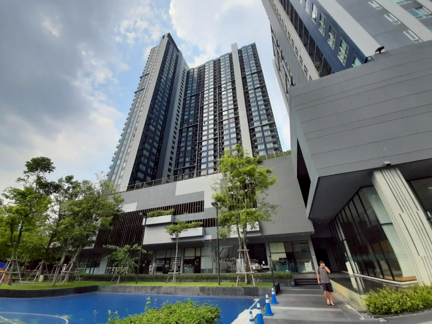 อาคารชุด เดอะเบส สุขุมวิท 77