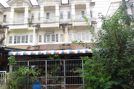 ทาวน์เฮาส์ 3 ชั้น หมู่บ้านลัลลี่วิลล์ 2