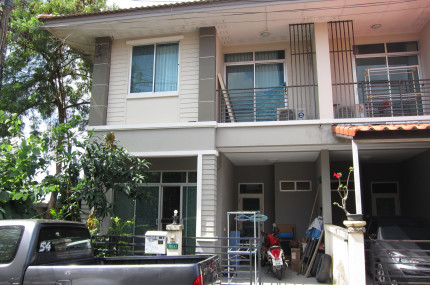 ทาวน์เฮ้าส์ 2 ชั้น หมู่บ้านรื่นฤดี 4