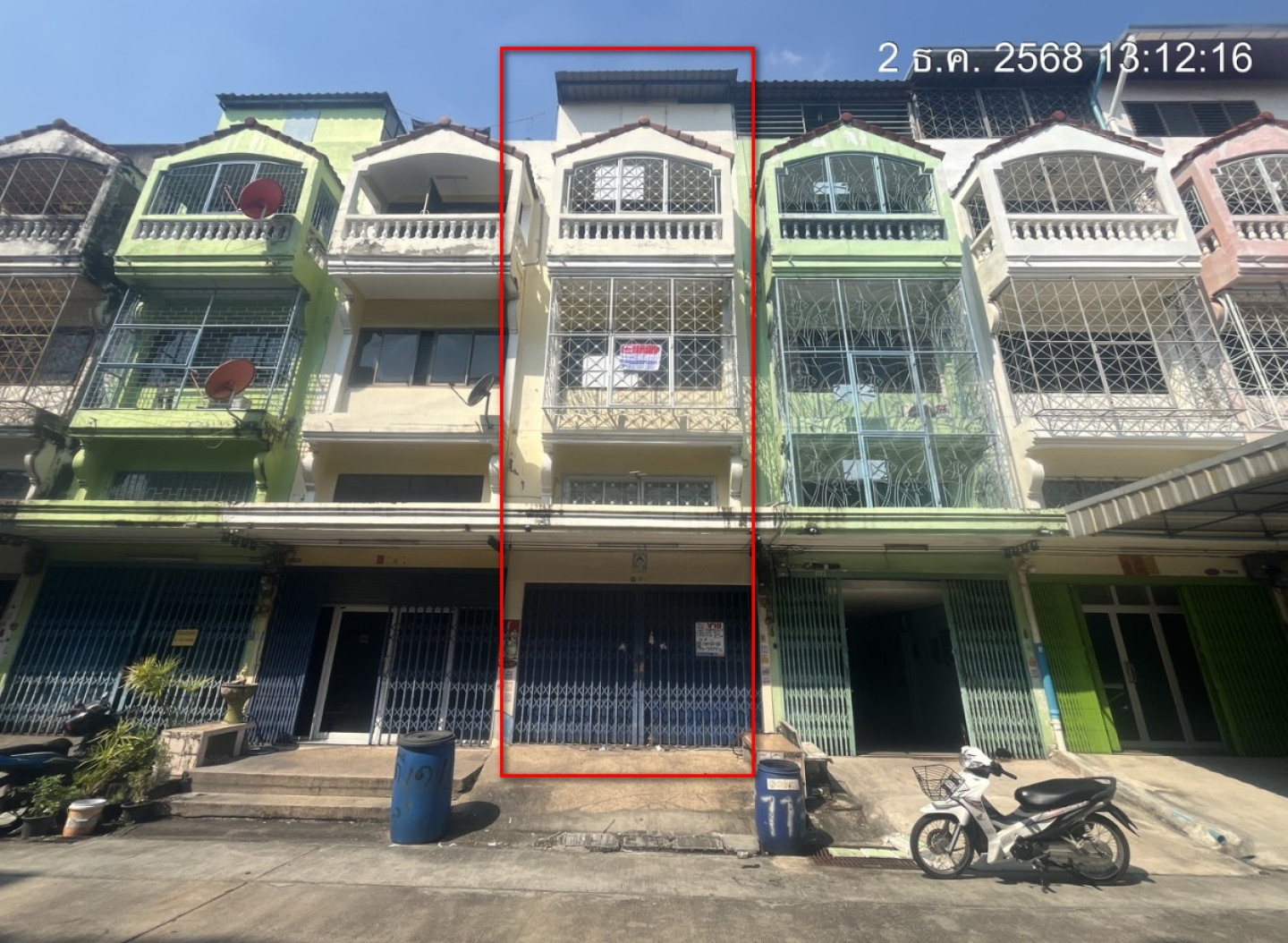 อาคารพาณิชย์  3.5 ชั้น  หมู่บ้าน ดี เค วิลล่า